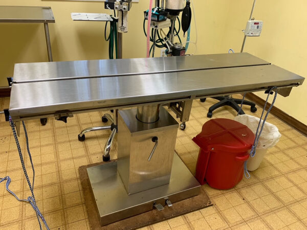Ken-Kage V-Top Heated Hydraulic Surgical Table
