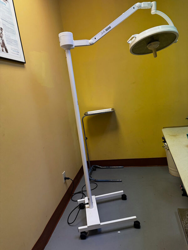 Medical Illumination MI-1000 Surgical Light