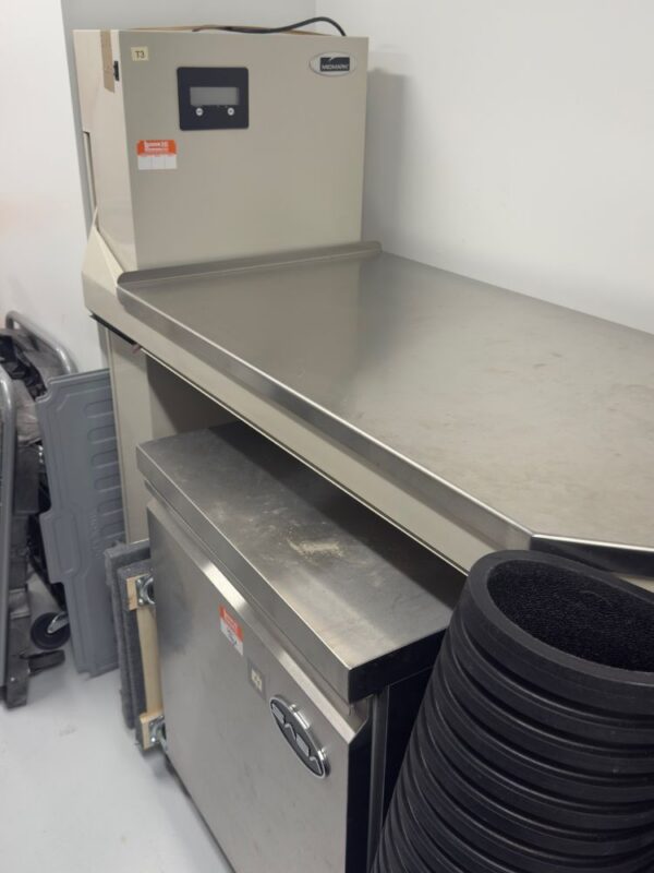 Midmark Canis Major Exam Lift Table