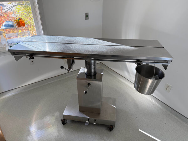 ken-kage-58-inch-stainless-steel-v-top-veterinary-surgery-table