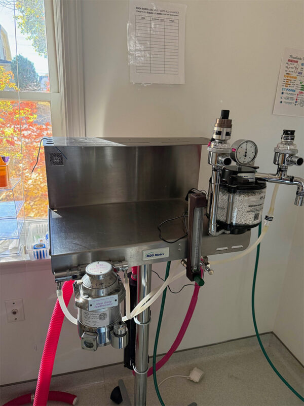 matrx-mds-midmark-veterinary-anesthesia-machine-with-isoflurane-vaporizer