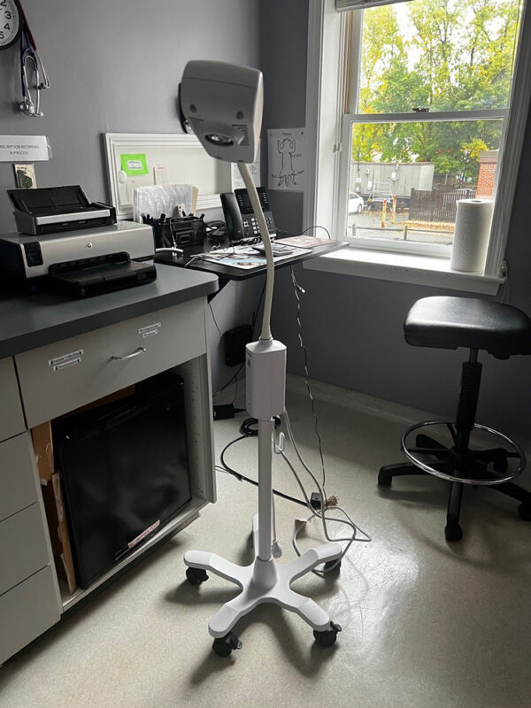 welch-allyn-green-series-300-gooseneck-examination-light-with-mobile-base